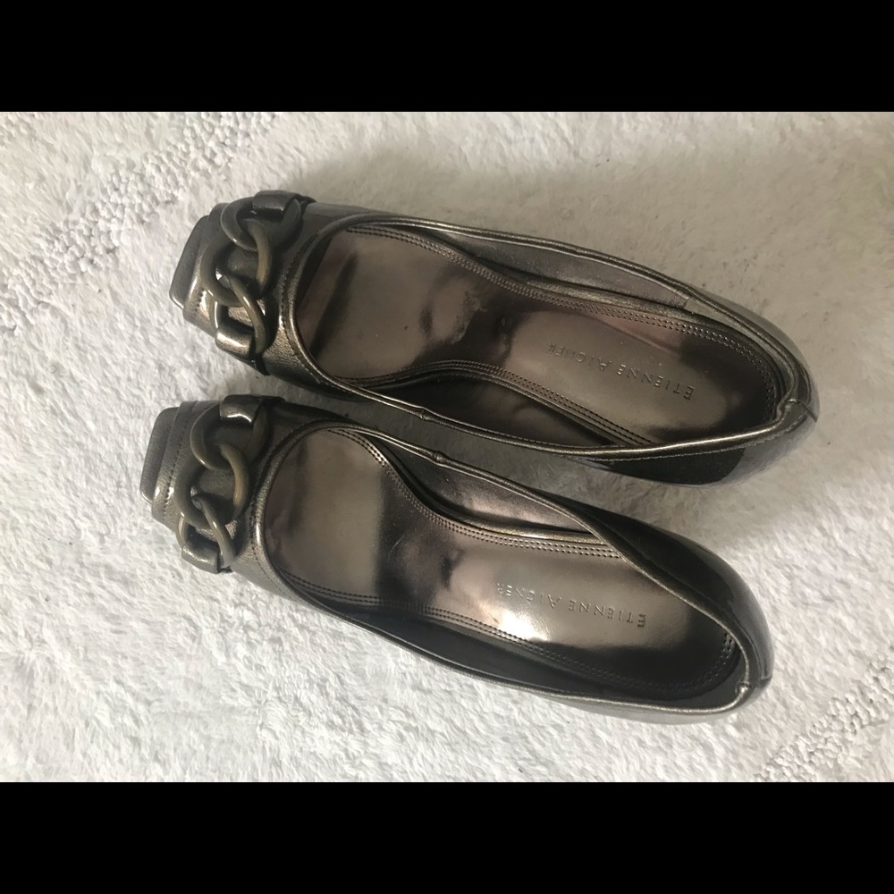 Versatile metallic heels